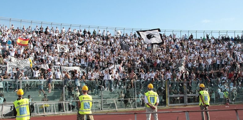 Spezia-Pisa, assolto l’ultras ligure che “lanciò” un fumogeno