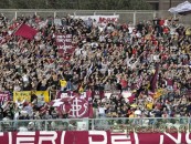 Livorno, non si placa la contestazione al patron Spinelli ma gli ultras spingono: “Tutti a Pisa”