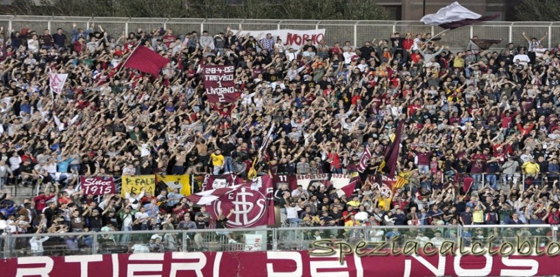 Livorno, non si placa la contestazione al patron Spinelli ma gli ultras spingono: “Tutti a Pisa”