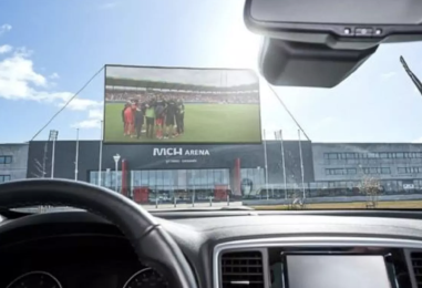 Il calcio al drive-in: la “soluzione” danese